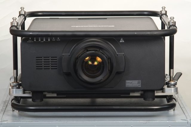 PANASONIC "PT-DZ21K"