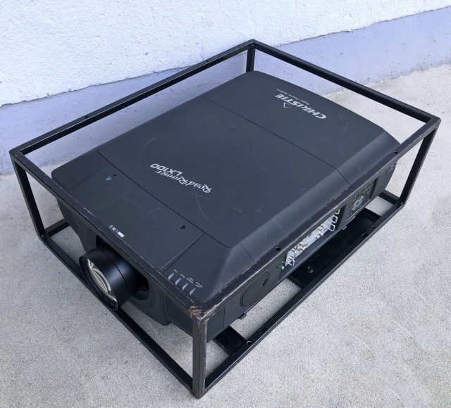 1 x Christie Roadrunner LX-100