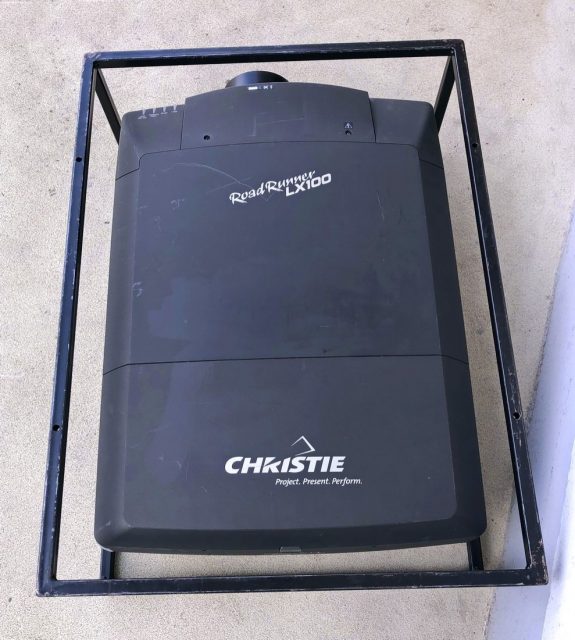1 x Christie Roadrunner LX-100