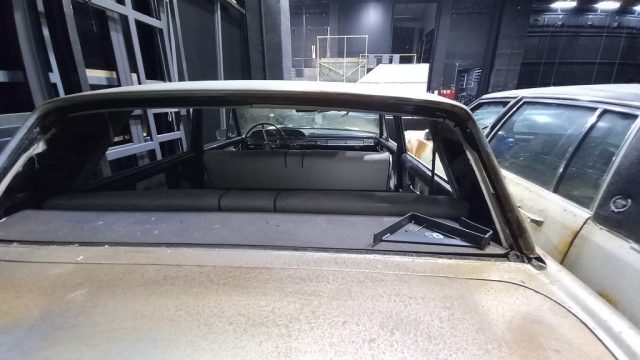 zwei Cadillacs > 1. Modell 1982 Sedan Deville < und 2. "no name"