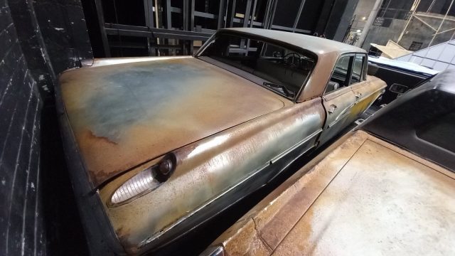 zwei Cadillacs > 1. Modell 1982 Sedan Deville < und 2. "no name"