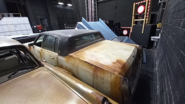 zwei Cadillacs > 1. Modell 1982 Sedan Deville < und 2. "no name"