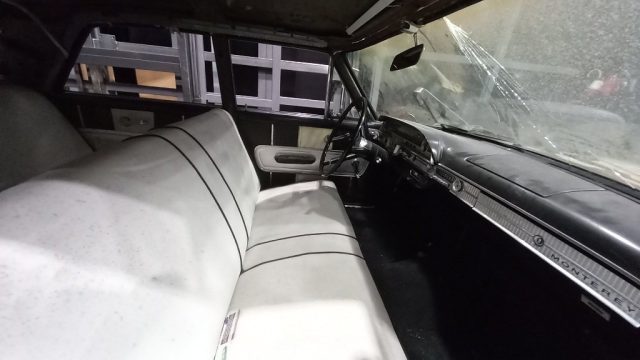 zwei Cadillacs > 1. Modell 1982 Sedan Deville < und 2. "no name"