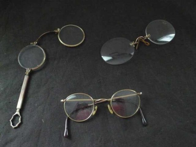 Brillensammlung aus Film und TV