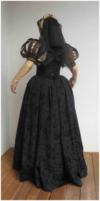 Renaissancekleid schwarz/gold/beige
