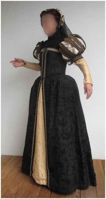 Renaissancekleid schwarz/gold/beige