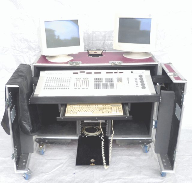 „ETC Expression“ Lichtstellpulte inkl. Case