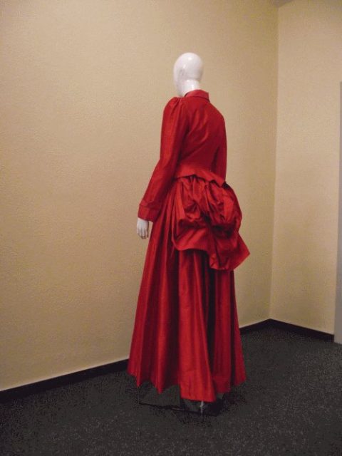 Dreiteiliges historisches Kleid – Foto Rückansicht